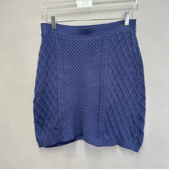 Lilly Pulitzer Lizona Cable Knit Sweater Skirt in Low Tide Navy Size Medium - Picture 2 of 12